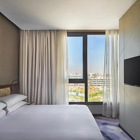 Crowne Plaza - West Cairo Arkan By Ihg 6th of October City Εξωτερικό φωτογραφία A bedroom at the hotel