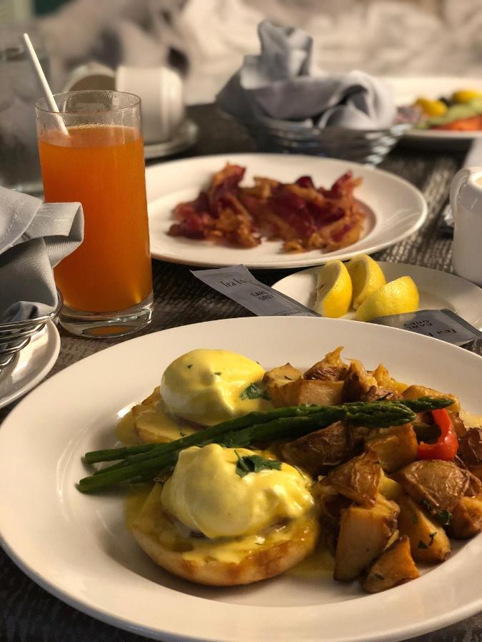 Crowne Plaza - West Cairo Arkan By Ihg 6th of October City Εξωτερικό φωτογραφία A meal at the restaurant