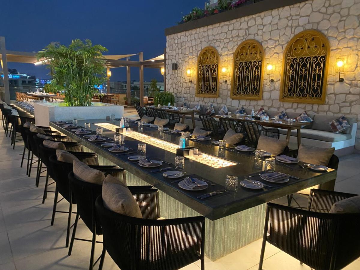 Crowne Plaza - West Cairo Arkan By Ihg 6th of October City Εξωτερικό φωτογραφία The rooftop bar at the hotel
