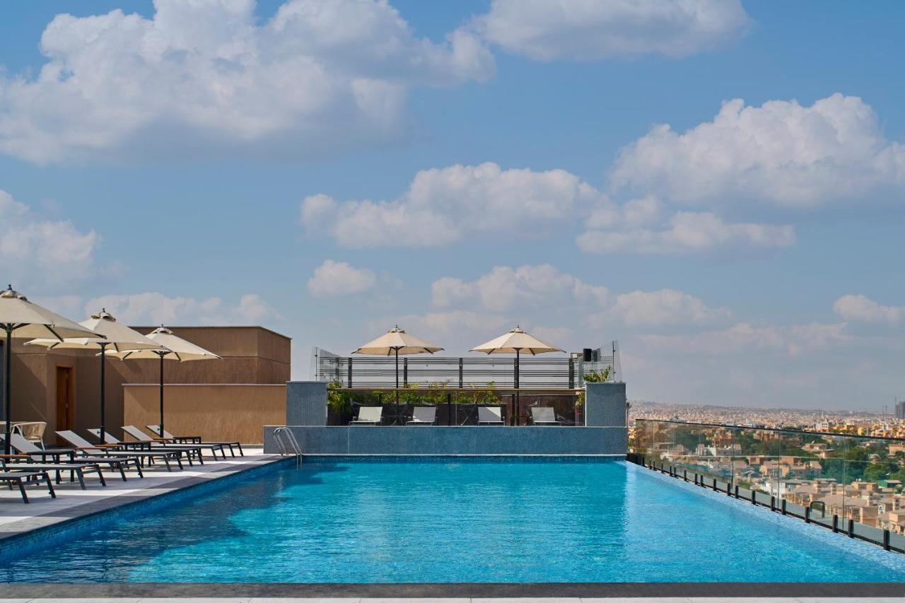 Crowne Plaza - West Cairo Arkan By Ihg 6th of October City Εξωτερικό φωτογραφία Rooftop pool at the hotel